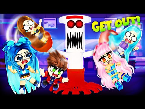 TRAPPED IN A STORE WITH EVIL ROBOTS! ROBLOX PANIK!